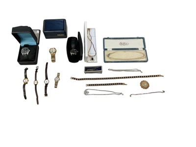 Lot 1352 - A quantity of assorted costume jewellery and...