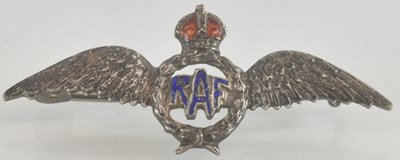 Lot 1329 - A 9ct white gold RAF sweetheart brooch, with...