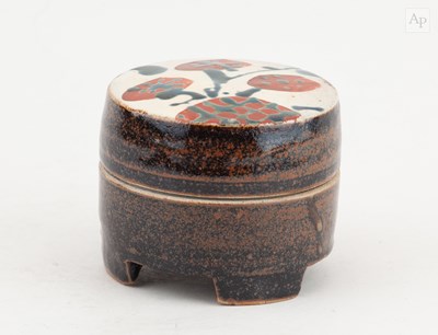 Lot 325 - JOHN MALTBY (1936-2020); a stoneware box on...