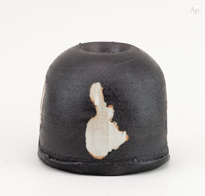 Lot 158 - DAN KELLY (born 1953); a domed stoneware...
