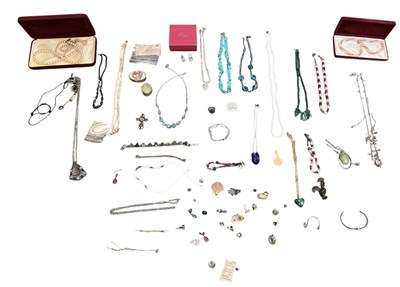 Lot 1359 - A quantity of assorted costume jewellery...