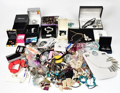 Lot 1533 - A large quantity of costume jewellery, to...