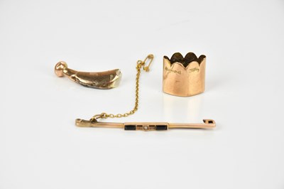 Lot 91 - A 9ct yellow gold and pearl bar brooch, with...