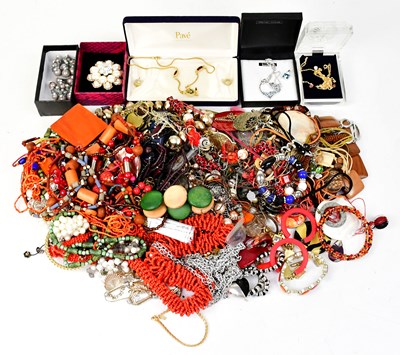Lot 1535 - A quantity of costume jewellery, to include a...