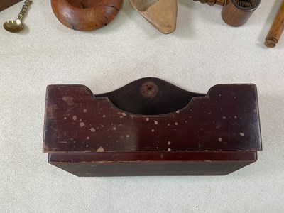 Lot 16 - A quantity of treen items, to include boxes,...