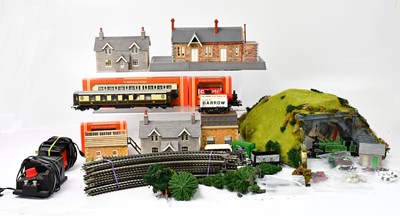 Lot 223 - A quantity of railway items, to include Hornby...