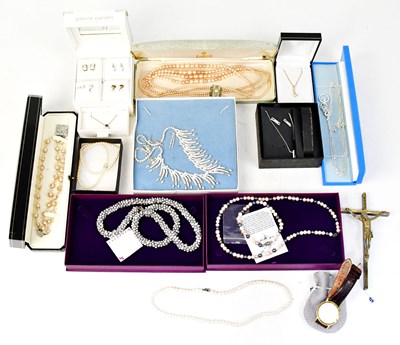 Lot 1516 - A group of costume jewellery, to include a...