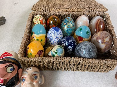 Lot 51 - A group of collectors' items to include a...