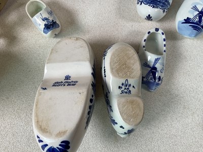 Lot 51 - A group of collectors' items to include a...