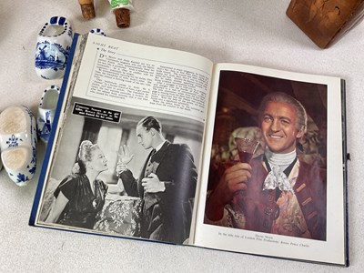 Lot 51 - A group of collectors' items to include a...