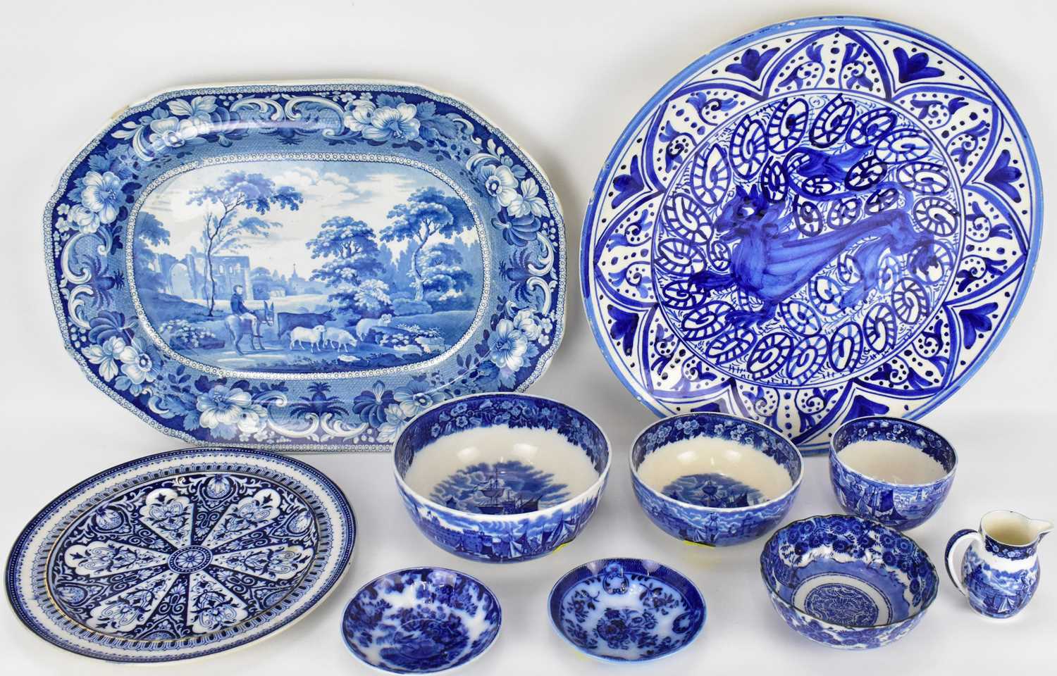 Lot 428 - WEDGWOOD; four Ferrara pattern items to...