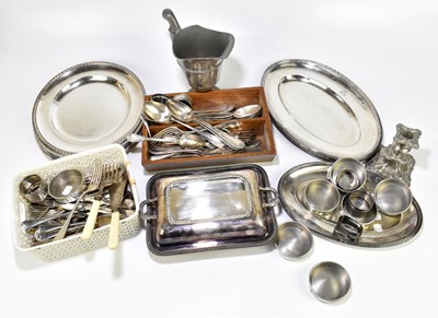 Lot 1042 - A collection of assorted silver plate