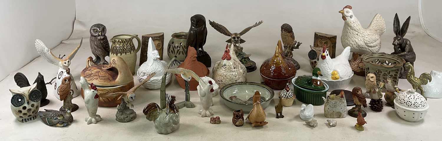 Lot 229 - A miscellaneous collection of ceramics...