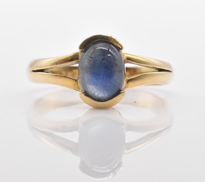 Lot 498 - A 14ct yellow gold cabochon sapphire set ring,...