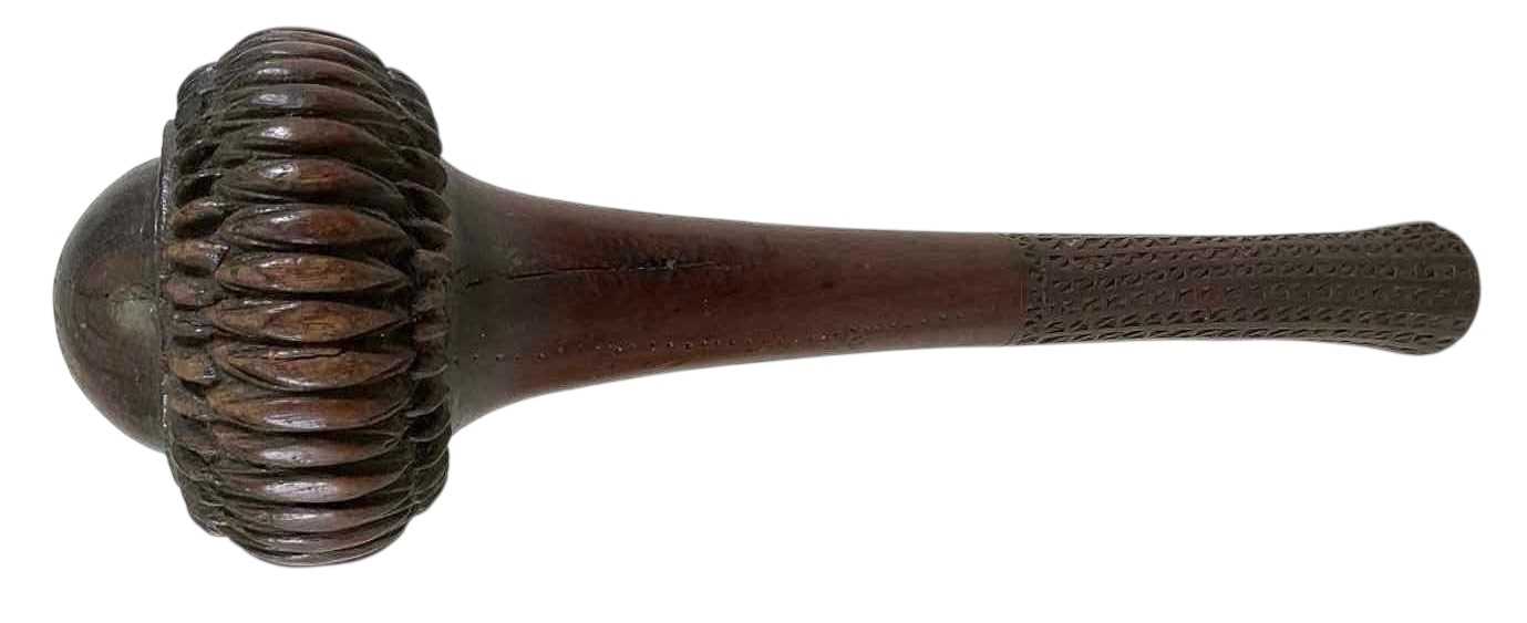 Lot 1 - A good and large 19th century Fijian ula...