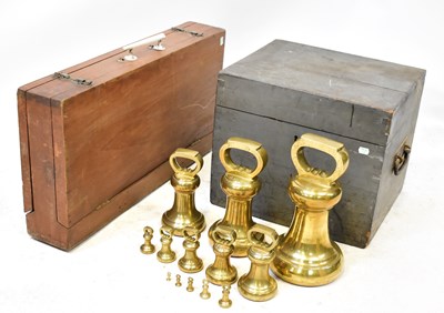 Lot 703 - D E GRAVE & CO LTD, LONDON; a set of large...