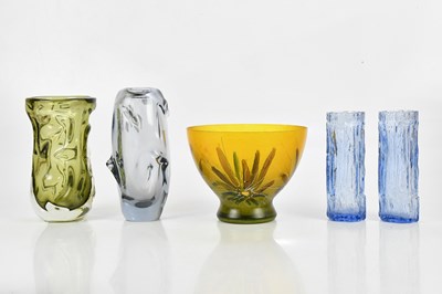 Lot 2386 - A collection of contemporary art glass...
