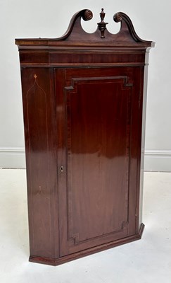 Lot 1268 - An early 19th century mahogany straight front...