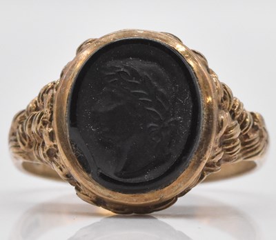 Lot 528 - A 9ct yellow gold signet ring with carved...