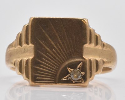 Lot 537 - A 9ct yellow gold signet ring, with starburst...
