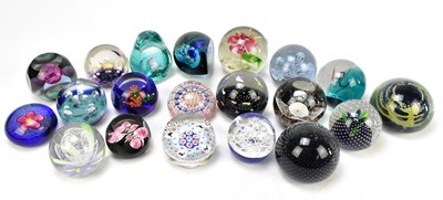 Lot 595 - CAITHNESS; a collection of fourteen glass paperweights