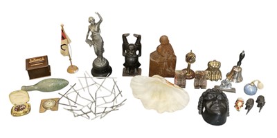 Lot 260 - A small quantity of collectors' items,...