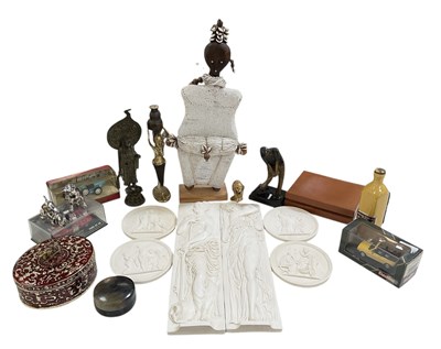 Lot 265 - A quantity of assorted collectors' items,...