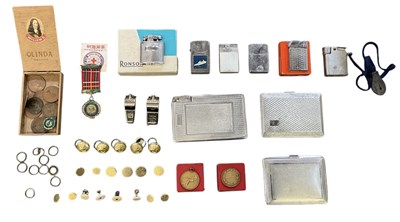 Lot 267 - A group of collectables including silver...