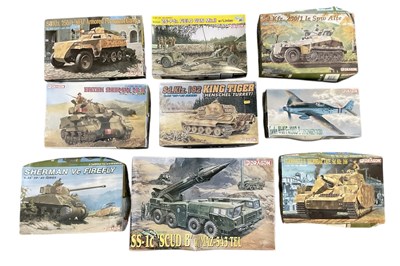 Lot 483 - DRAGON; six 1:35 scale model tank kits,...
