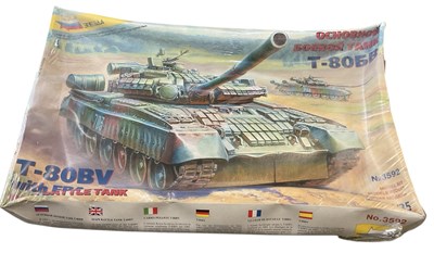 Lot 521 - ZVEZDA; six 1:35 scale model tank kits,...