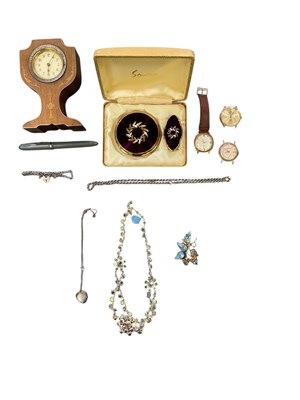 Lot 1381 - A quantity of costume jewellery including a...