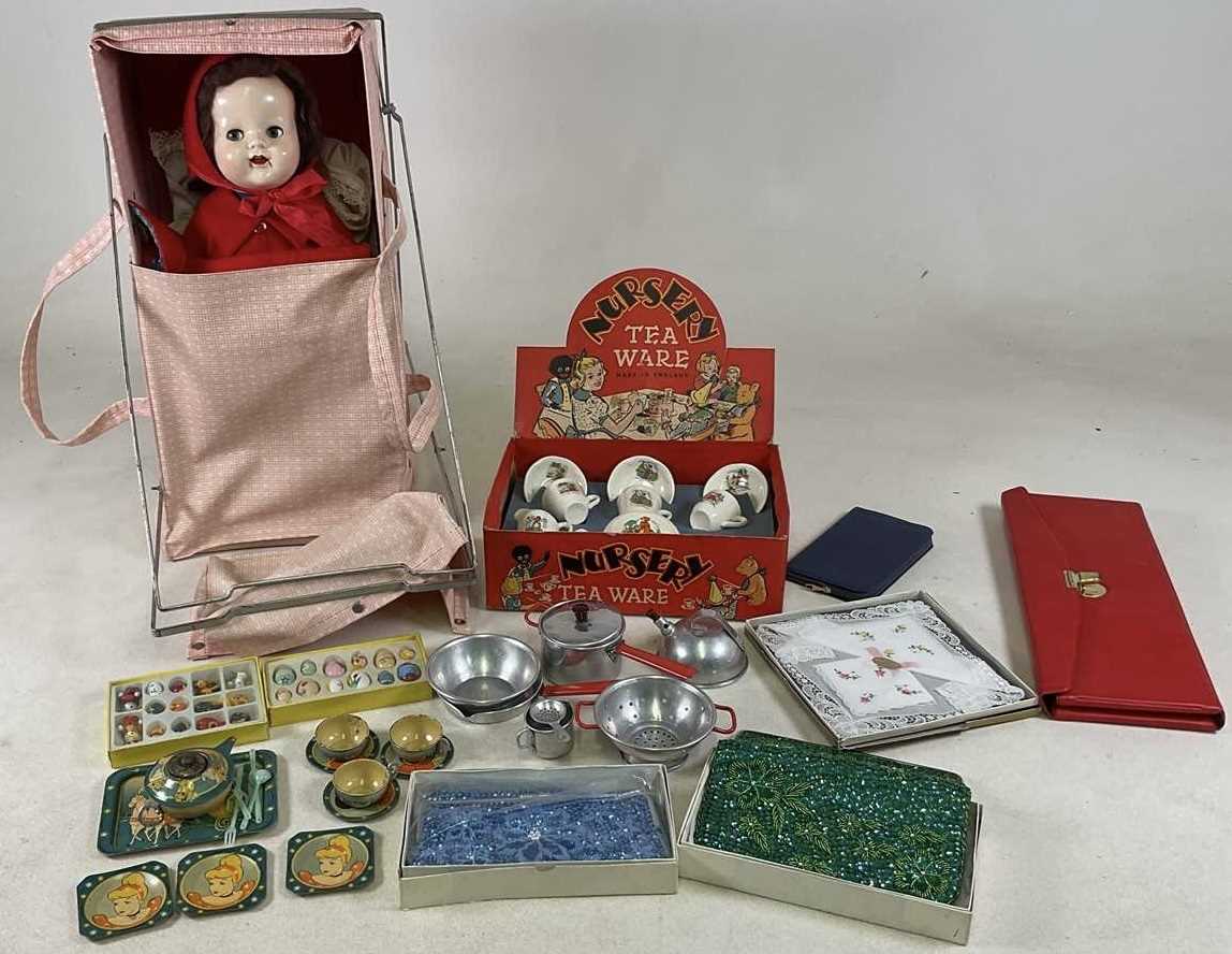 Lot 81 - A quantity of nursery ware items, together...