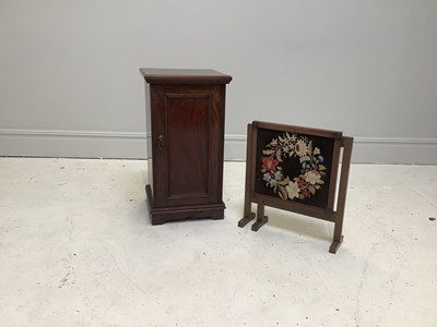 Lot 1260 - An Edwardian mahogany pot cupboard, height...