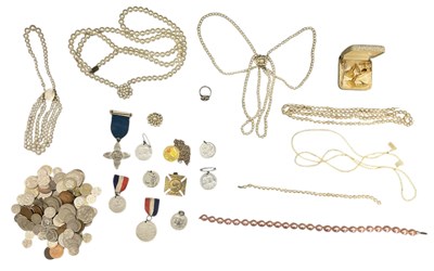 Lot 1380 - Various items of costume jewellery including...