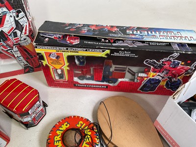 Lot 78 - A quantity of toys and games, including...