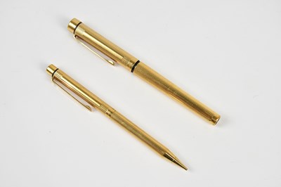 Lot 1384 - SHAFFER; a gold plated fountain pen with 14k...