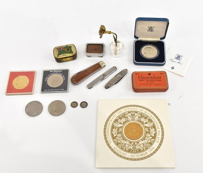 Lot 1521 - Mixed collectors' items including a 'Real Lamb...