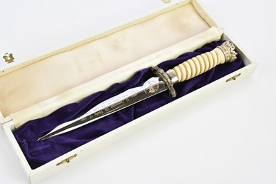 Lot 2073 - DAVID SHAW SILVERWARE LTD; an Elizabeth II...