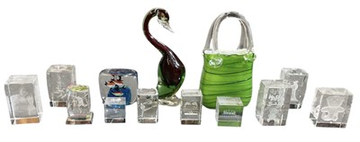 Lot 642 - A small quantity of assorted art glass,...