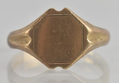 Lot 1260 - A 9ct gold signet ring with blank table, size...
