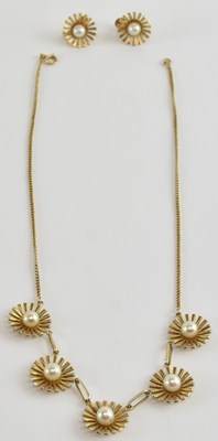 Lot 1275 - A 9ct gold floral link necklace, with five...