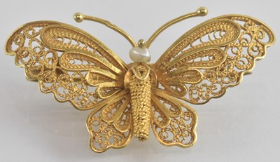 Lot 1325 - A 9ct gold butterfly brooch, with filigree...