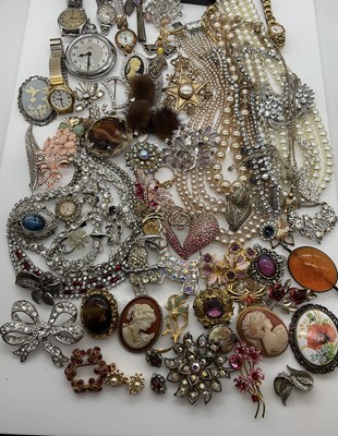 Lot 570 - A quantity of costume jewellery including many...