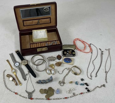 Lot 569 - A quantity of costume jewellery, a pair of...