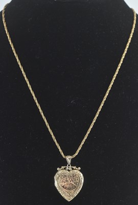 Lot 1282 - A 9ct gold rope twist necklace with ring...