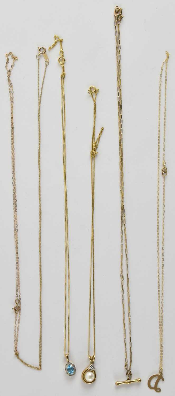 Lot 1283 - Six dainty 9ct gold necklaces, four with...