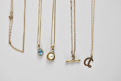 Lot 1283 - Six dainty 9ct gold necklaces, four with...