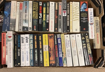 Lot 338 - A large quantity of science fiction and...