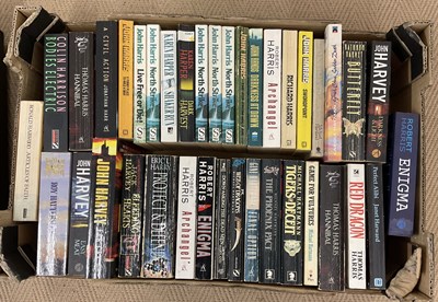 Lot 338 - A large quantity of science fiction and...