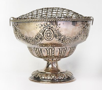 Lot 670 - FENTON BROTHERS LTD; an Edward VII hallmarked...